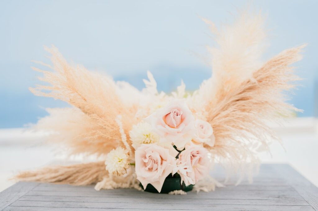 Soft-toned bridal bouquet with pampas grass and blush roses, photographed by a Puglia wedding photographer